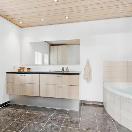 Amazing In Veslos With Wifi Hébergement de vacances Oslos