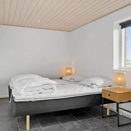 Amazing In Veslos With Wifi Hébergement de vacances