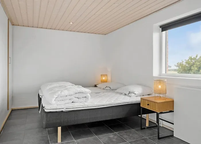 Amazing In Veslos With Wifi Casa vacanze
