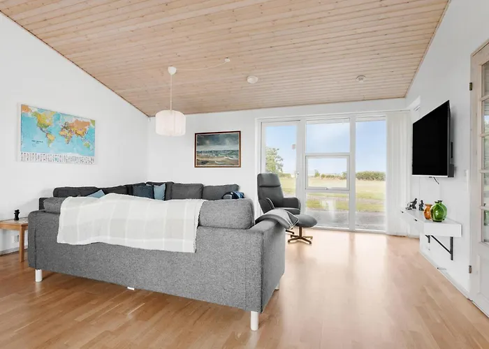 Amazing In Veslos With Wifi Casa vacanze *